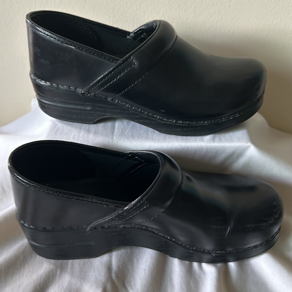 Black Dansko Clogs Size EU40 US9